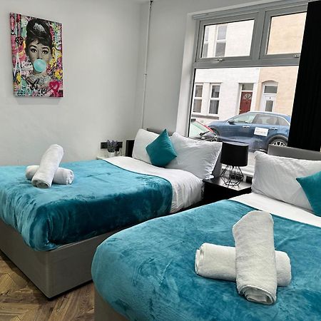 4 Bed 4 Bath House With Free Parking, 5 Mins To Lfc And 15 Mins To City Centre Ливърпул Екстериор снимка