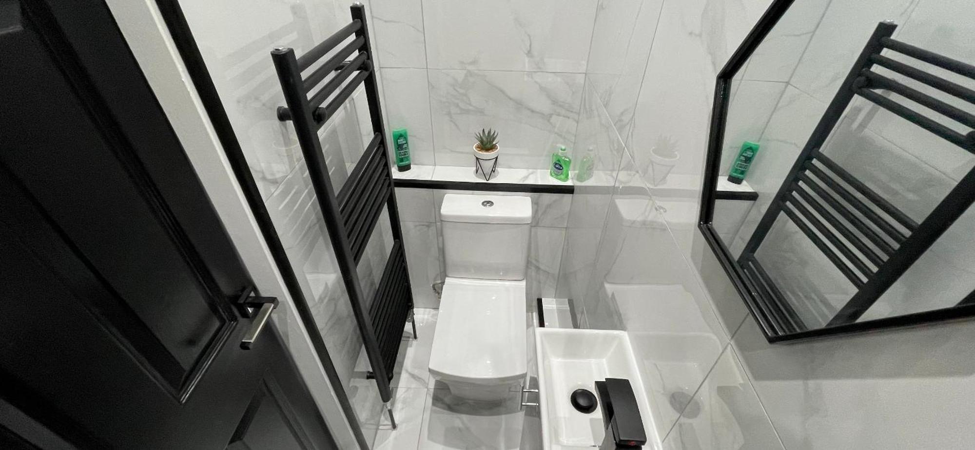 4 Bed 4 Bath House With Free Parking, 5 Mins To Lfc And 15 Mins To City Centre Ливърпул Екстериор снимка